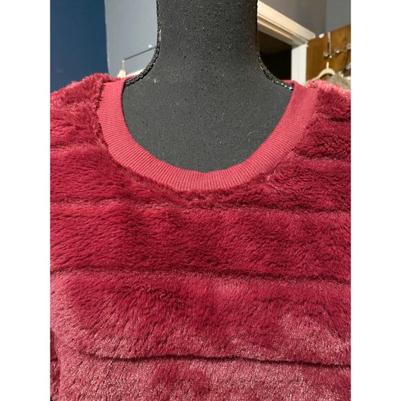 Almost Famous Women Faux Fur Stripe Fuzzy Sweater Red Crew Neck Pullover Comfy L - Picture 4 of 6